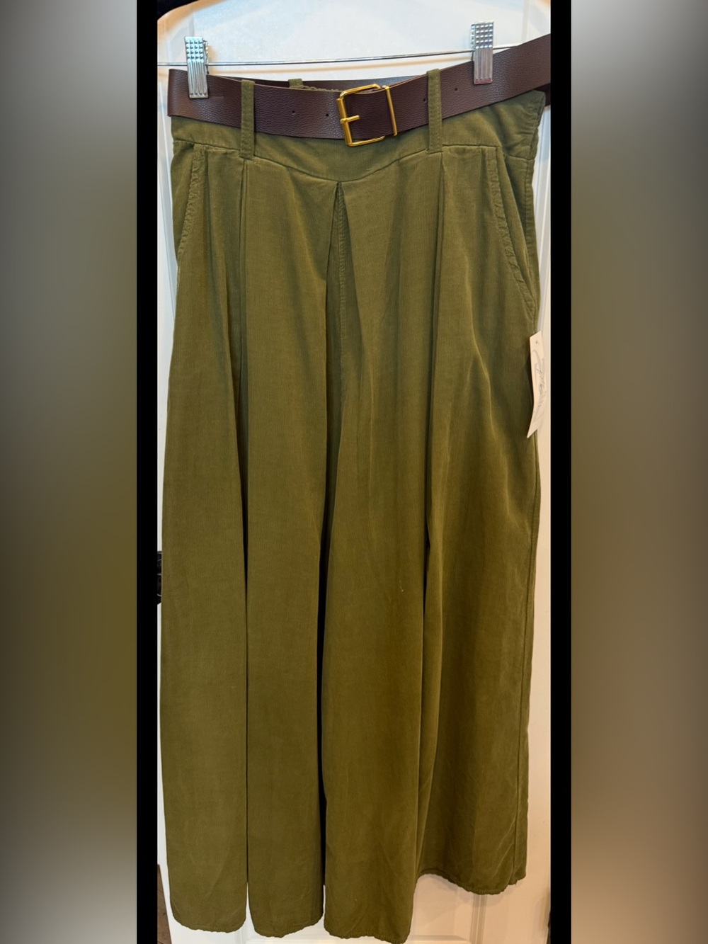 Women’s WIDE Leg Corduroy Pants in Green. Lightweight, Cotton, Fabulous. NWT